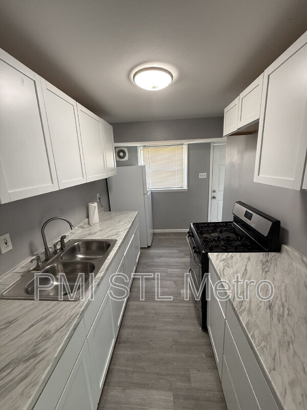 Building Photo - 323 Shepley Dr