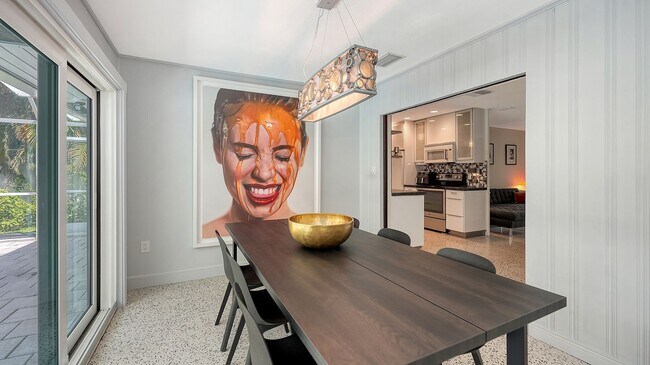 Building Photo - Museum's Area Home