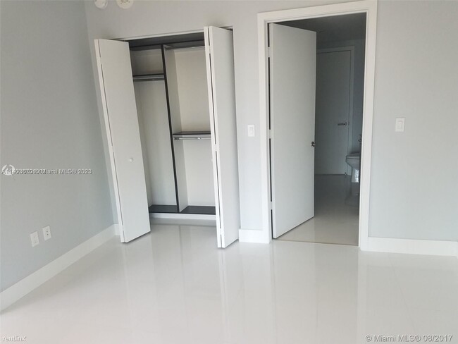 Building Photo - 2 br, 2 bath Condo - 1300 S Miami Ave Unit...