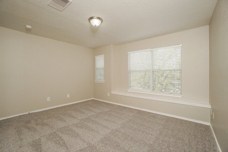 Building Photo - 8714 Sunview Park