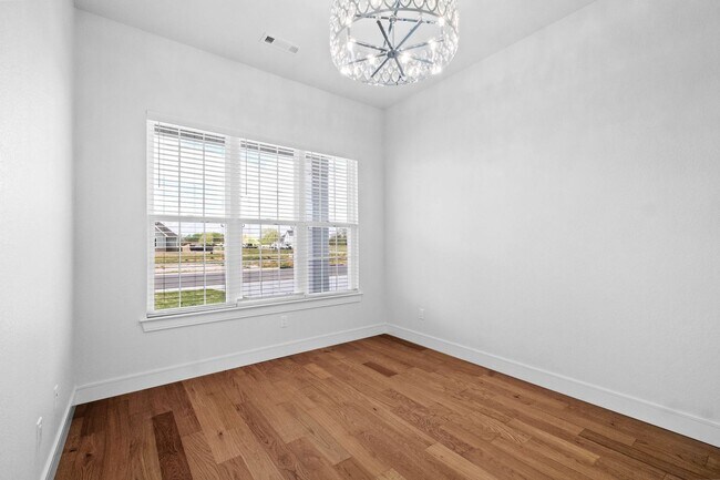 Building Photo - 6465 Courtland Ave