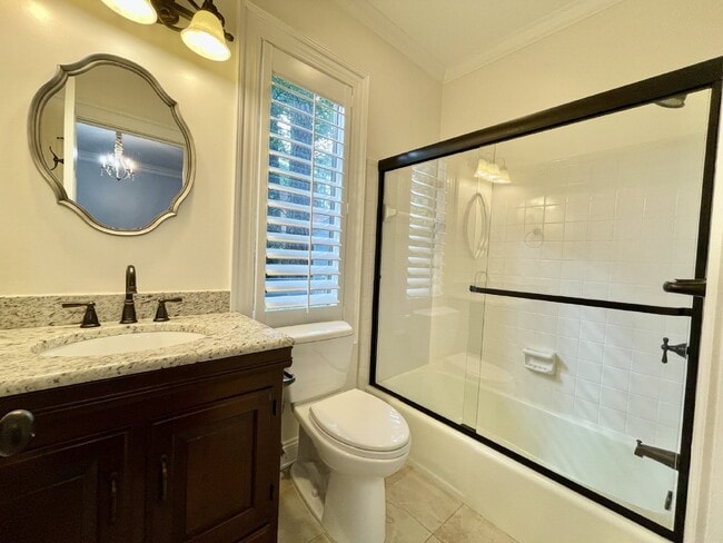 Building Photo - 4 Bed, 4 And A Half Bath Nest In Haymount