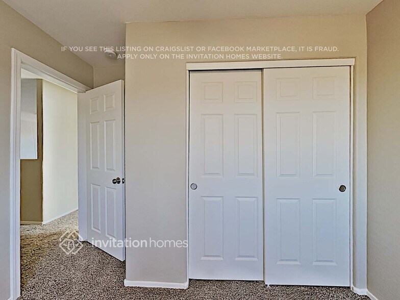 Building Photo - 12805 W Laurel Ln