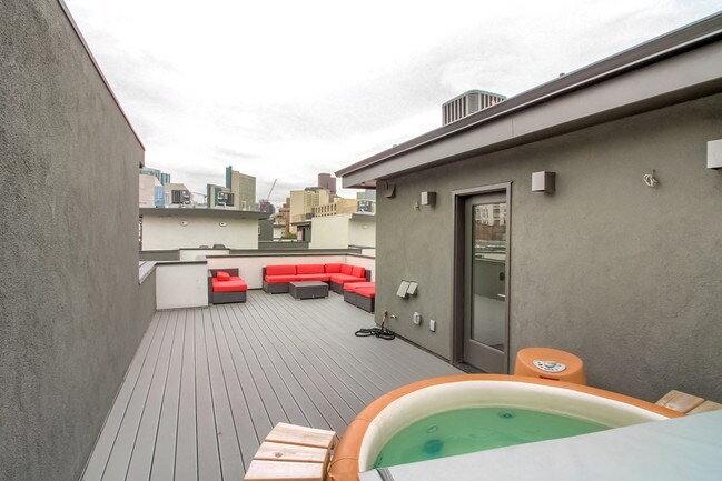 Building Photo - 1323 Elati St