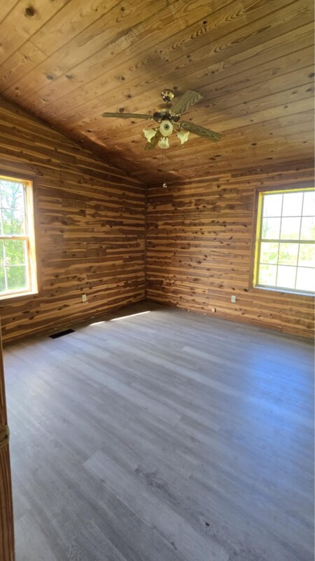 Building Photo - 125 Clint St