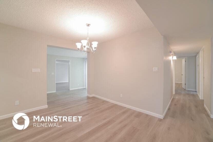 Building Photo - 1541 E Flower Cir