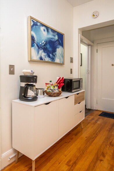 Building Photo - 1253 Beacon St