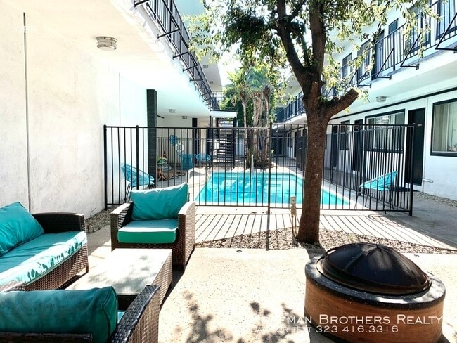 Building Photo - 5119 Fountain Ave