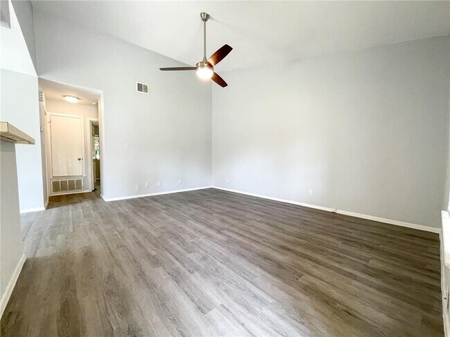 Building Photo - 12407 Tree Line Dr