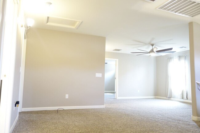 Building Photo - (Vail) Spacious 5 bedroom 3 bath house!