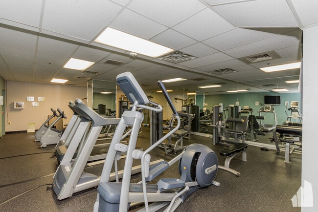 Building Photo - 40 E 9th St