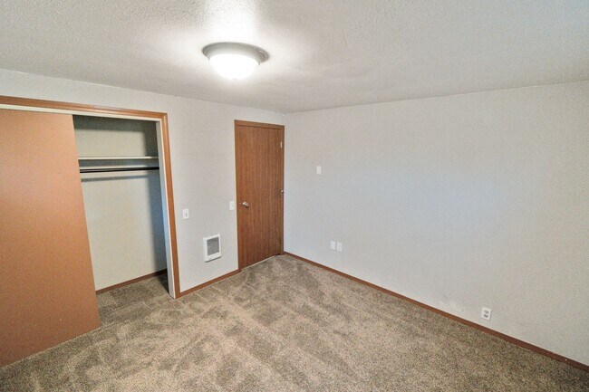 Building Photo - 908/910 East Rockwell Avenue