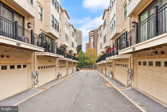 Building Photo - 1508 16th Ct N