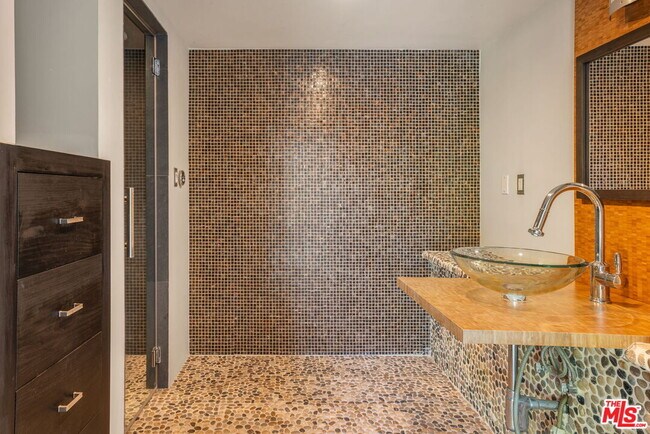 Building Photo - 4075 Los Nietos Dr