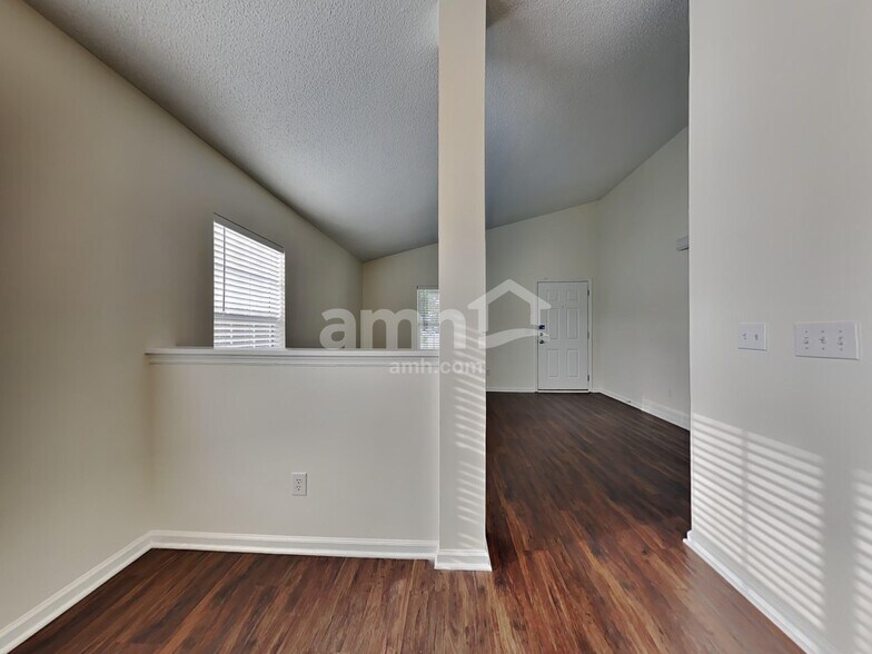 Building Photo - 114 Blue Jasmine Ln