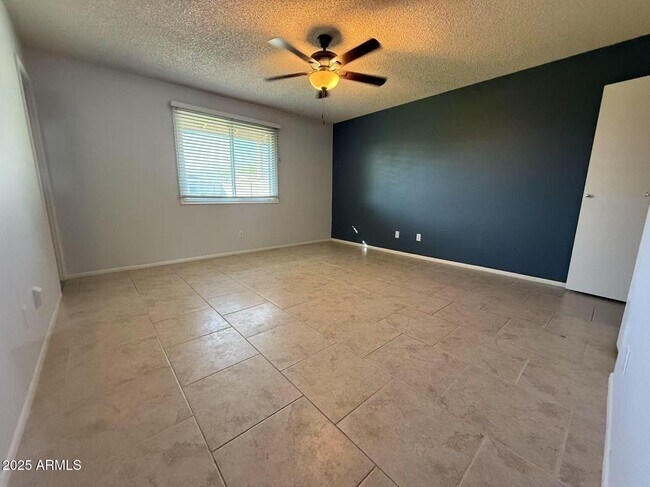 Building Photo - 1162 E Alameda Dr