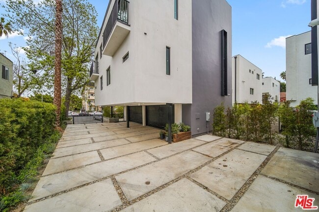 Building Photo - 849 Mariposa Ave
