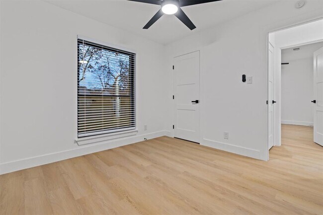 Building Photo - 5102 Summerset Trail