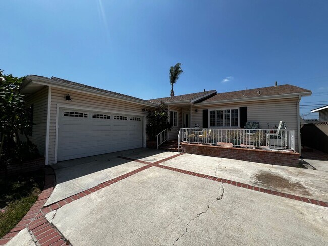 Building Photo - 4 Bedroom 2 Bath House for Rent In Whittier