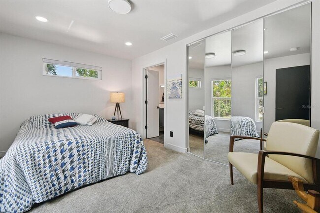 Building Photo - 1851 Royal Oak Pl E