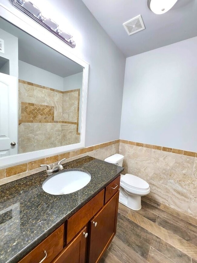 Building Photo - Campbell St Duplex