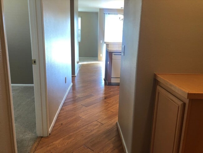 Building Photo - Comfort and convenience in this 2 bedroom 2 bathroom home