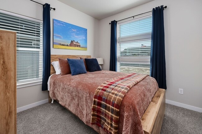 Building Photo - 1138 Crestview Dr