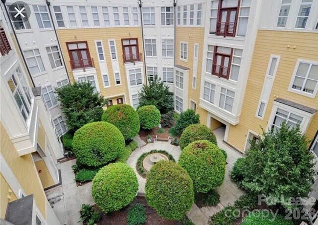 Building Photo - 2125 Southend Dr