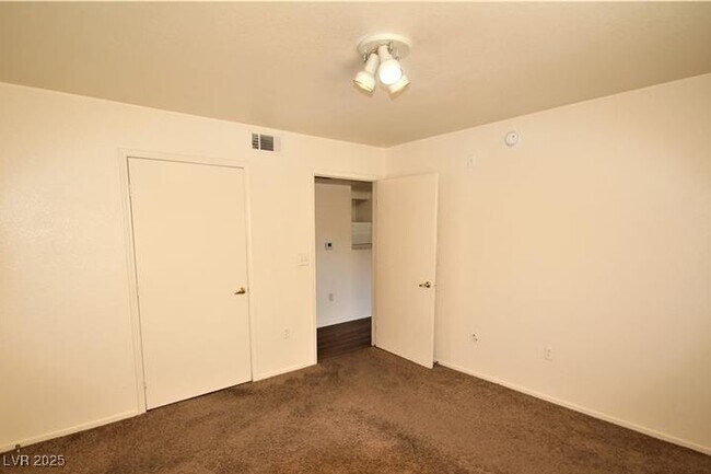 Building Photo - 555 E Silverado Ranch Blvd