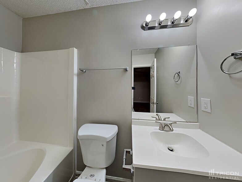 Building Photo - 12219 Stewarts Crossing Dr