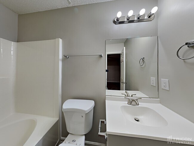 Building Photo - 12219 Stewarts Crossing Dr