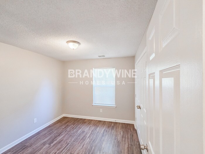 Building Photo - 2050 Tudor Dr