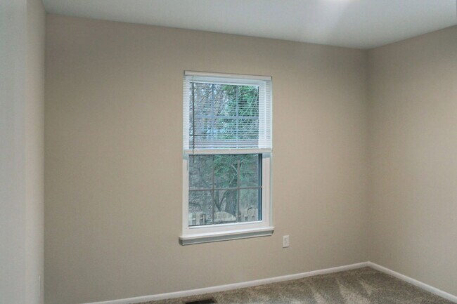 Building Photo - 104 Jennifer Dr