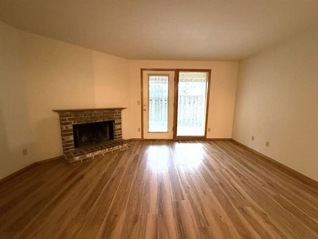 Building Photo - 762 SW 206th Pl