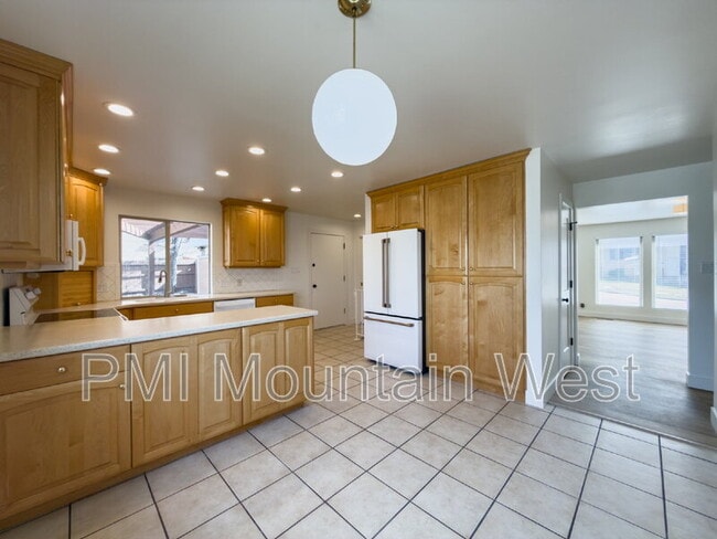 Building Photo - 345 S 850 E