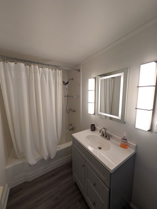 Building Photo - 405 Colleton Ave SE