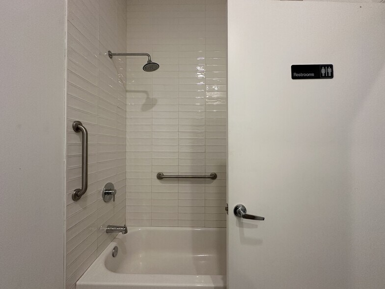 Building Photo - 2550 S Wabash Ave