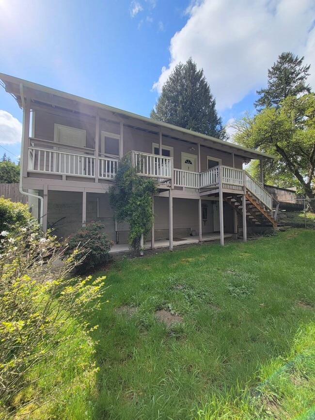 Building Photo - Sweet Two Bedroom Home Minutes from Downtown Port Orchard!