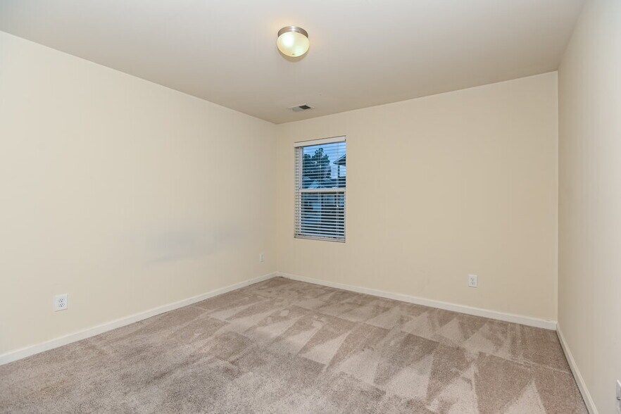 Building Photo - 83 Sharp Wy