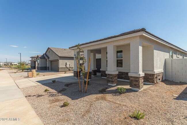 Building Photo - 15371 W Smoketree Dr