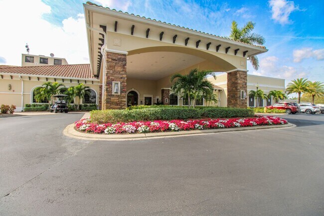Building Photo - CALLING ALL GOLF ENTHUSIASTS ** STUNNING 2...