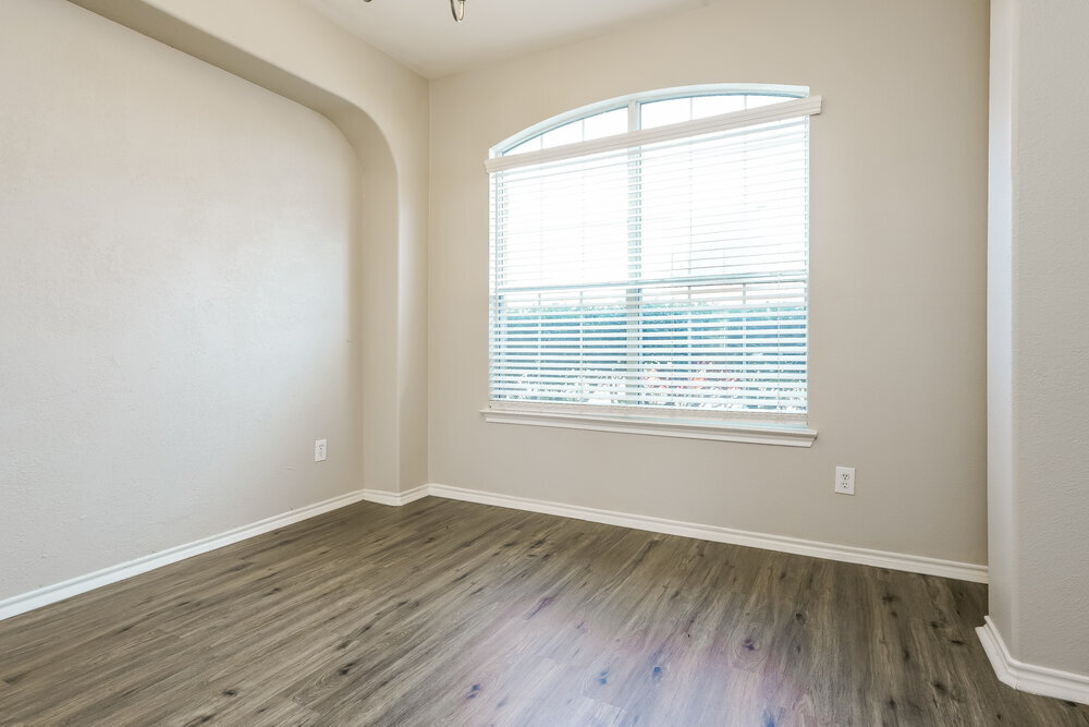 Building Photo - 521 Roundrock Ln