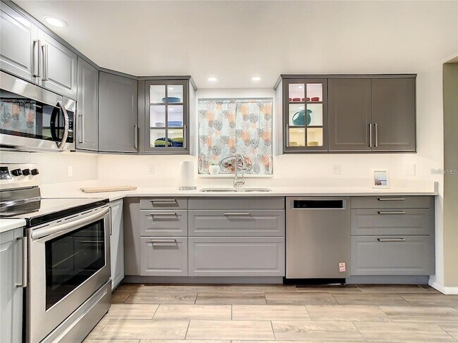 Building Photo - 4780 Cove Cir