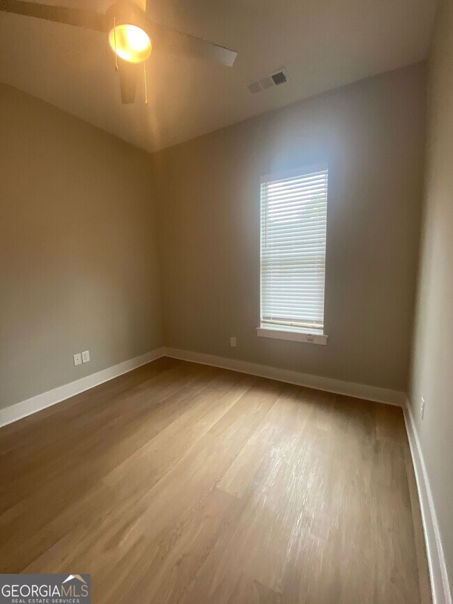 Building Photo - 255 Bailey St