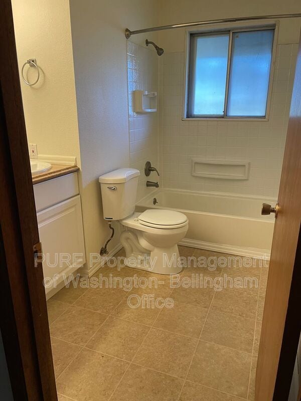 Building Photo - 2502 E Sunset Dr