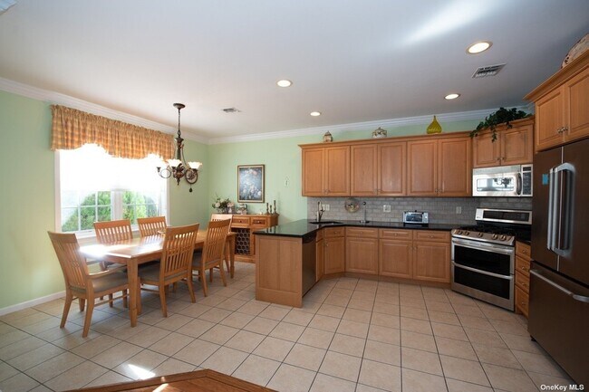 Building Photo - 546 Bardini Dr