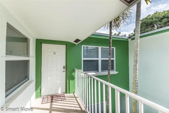 Building Photo - 417 NE 17th Ave