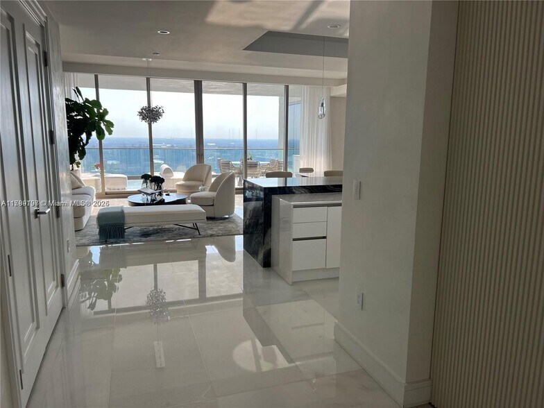 Building Photo - 17901 Collins Ave