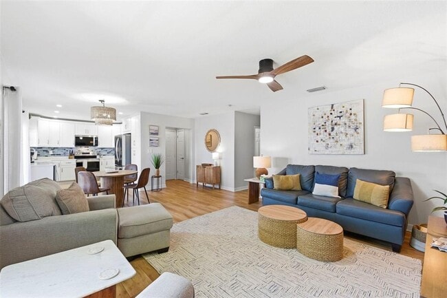 Building Photo - 201 Pompano Dr SE