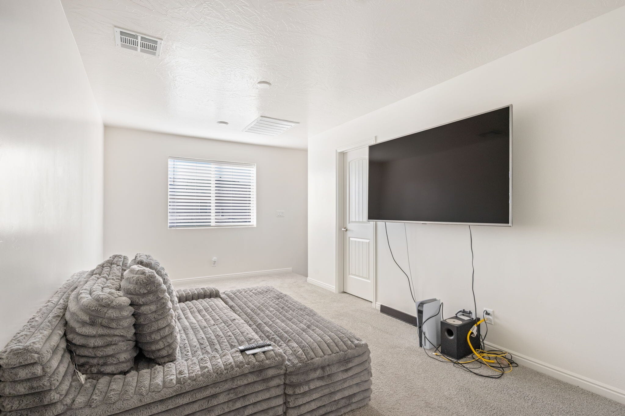 Building Photo - 1382 E White Desert Dr
